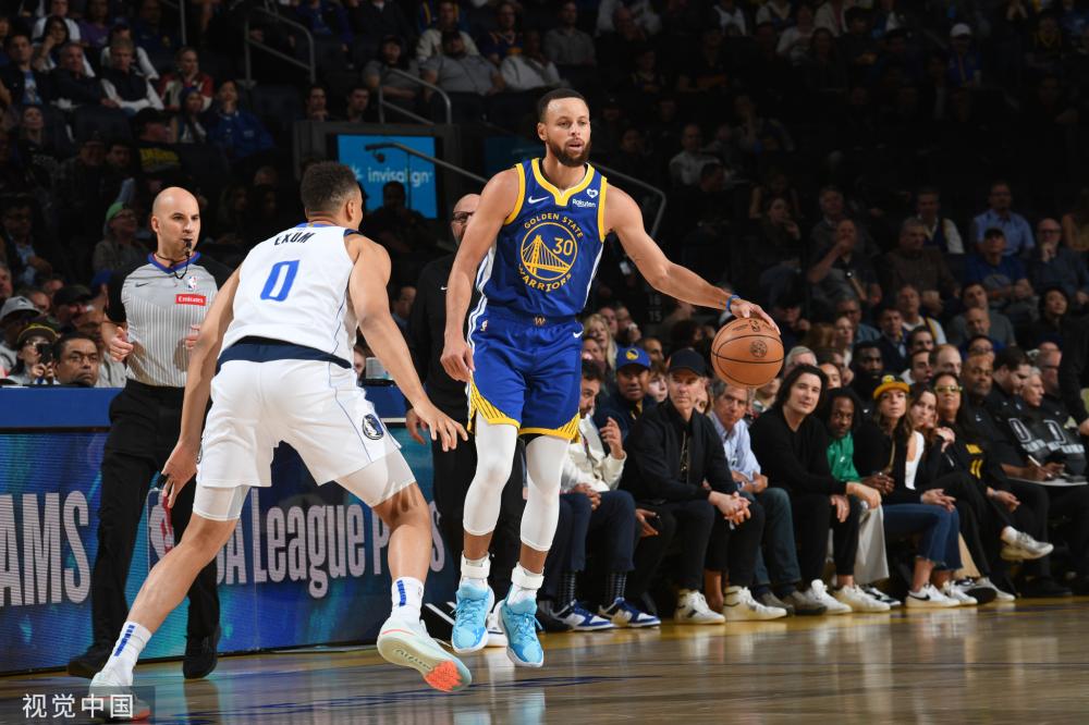 表现突出 表现突出